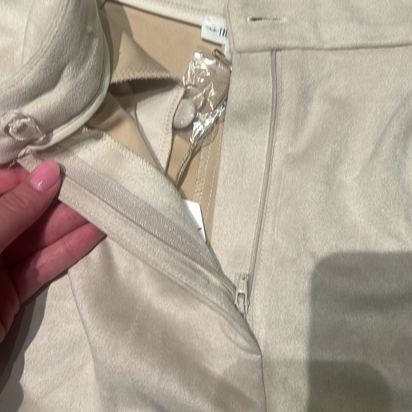 NWT Feel the Roses Faux Suede Shorts - Picture 3 of 6